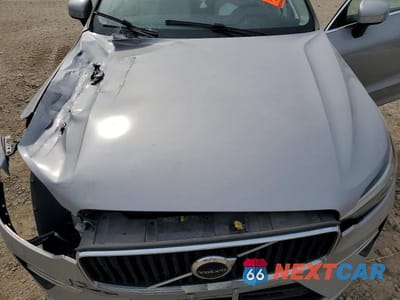 Zdjęcie 11 z 12 samochodu: 2022 VOLVO XC60 B5 MOMENTUM VIN:YV4L12RK4N1064888 - miniatura