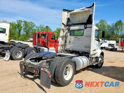 Czwarte zdjęcie samochodu z boku: 2023 VOLVO VNR SEMI TRUCK VIN:4V4W39EG3PN332270 - miniatura