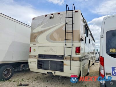 Czwarte zdjęcie samochodu z boku: 2006 FREIGHTLINER CHASSIS XC RV VIN:4UZAB2DC96CW85584 - miniatura