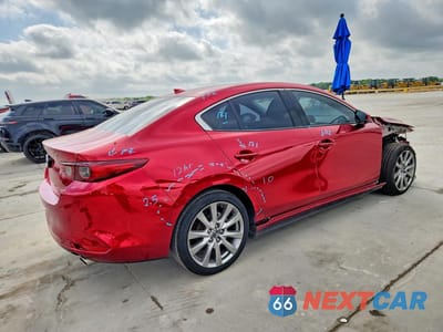 Trzecie zdjęcie samochodu z tyłu: 2023 MAZDA 3 PREMIUM VIN:3MZBPBDM9PM350017 - miniatura