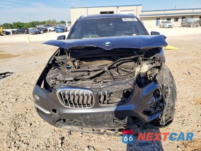 Piąte zdjęcie samochodu w środku: 2017 BMW X1 XDRIVE28I VIN:WBXHT3C39H5F85148 - miniatura