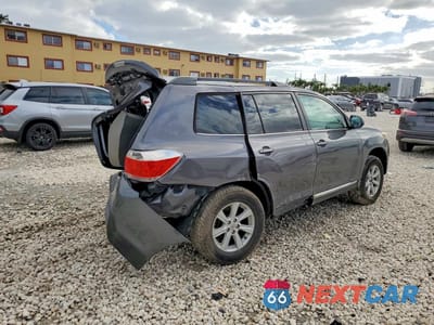 Trzecie zdjęcie samochodu z tyłu: 2012 TOYOTA HIGHLANDER BASE VIN:5TDZA3EH6CS030111 - miniatura