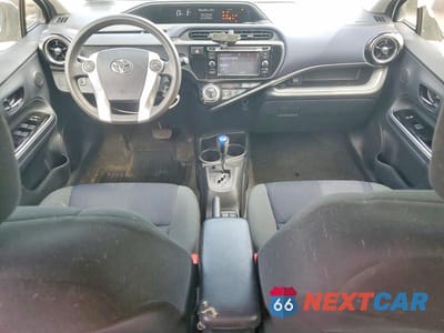 Zdjęcie 8 z 12 samochodu: 2015 TOYOTA PRIUS C TWO VIN:JTDKDTB33F1576559 - miniatura