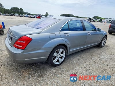 Trzecie zdjęcie samochodu z tyłu: 2011 MERCEDES-BENZ S 550 4MATIC VIN:WDDNG8GB0BA407942 - miniatura