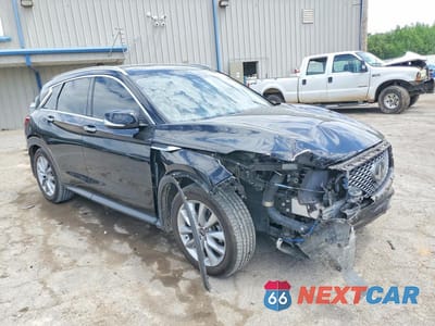 Czwarte zdjęcie samochodu z boku: 2020 INFINITI QX50 LUXE VIN:3PCAJ5M35LF111653 - miniatura