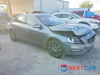 Czwarte zdjęcie samochodu z boku: 2017 VOLVO S60 PREMIER VIN:LYV402TK0HB153504 - miniatura