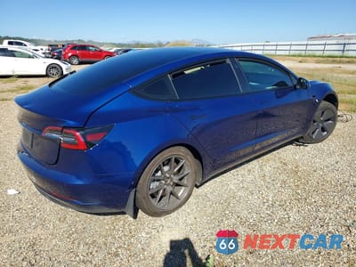 Trzecie zdjęcie samochodu z tyłu: 2021 TESLA MODEL 3 VIN:5YJ3E1EA2MF051934 - miniatura