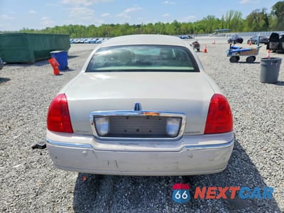 Zdjęcie 6 z 12 samochodu: 2005 LINCOLN TOWN CAR SIGNATURE LONG WHEELBASE VIN:1LNHM85W05Y608012 - miniatura