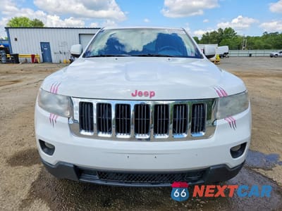 Piąte zdjęcie samochodu w środku: 2013 JEEP GRAND CHEROKEE LAREDO VIN:1C4RJEAG6DC549980 - miniatura