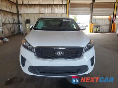 Piąte zdjęcie samochodu w środku: 2020 KIA SORENTO LX V6 VIN:5XYPG4A50LG622432 - miniatura