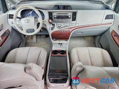 Zdjęcie 8 z 13 samochodu: 2014 TOYOTA SIENNA XLE 8-PASSENGER VIN:5TDYK3DC3ES512343 - miniatura