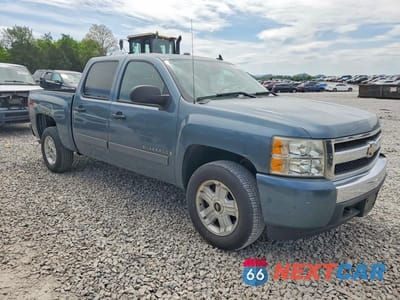 Czwarte zdjęcie samochodu z boku: 2008 CHEVROLET SILVERADO K1500 VIN:2GCEK133381332106 - miniatura