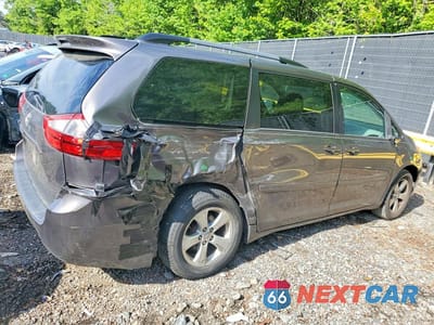 Trzecie zdjęcie samochodu z tyłu: 2017 TOYOTA SIENNA LE VIN:5TDKZ3DC9HS851310 - miniatura