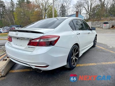 Trzecie zdjęcie samochodu z tyłu: 2017 HONDA ACCORD SPORT VIN:1HGCR2F56HA029432 - miniatura