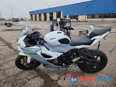 Trzecie zdjęcie samochodu z tyłu: 2021 KAWASAKI ZX636 K VIN:JKBZXJH11MA008412 - miniatura