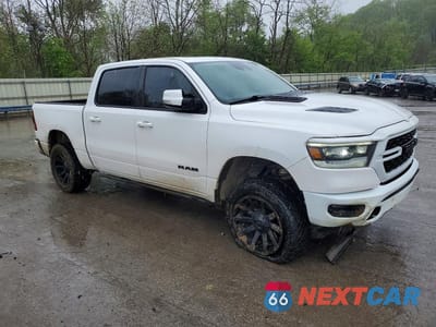 Czwarte zdjęcie samochodu z boku: 2021 RAM 1500 SPORT VIN:1C6SRFVT2MN516848 - miniatura