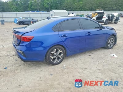 Trzecie zdjęcie samochodu z tyłu: 2021 KIA FORTE LXS VIN:3KPF24AD5ME284350 - miniatura