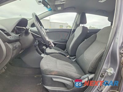 Zdjęcie 7 z 12 samochodu: 2014 HYUNDAI ACCENT GS VIN:KMHCT5AE3EU153575 - miniatura
