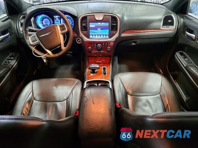 Zdjęcie 8 z 12 samochodu: 2013 CHRYSLER 300 VIN:2C3CCAAG8DH710078 - miniatura