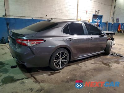 Trzecie zdjęcie samochodu z tyłu: 2020 TOYOTA CAMRY HYBRID SE VIN:4T1J31AK7LU012267 - miniatura