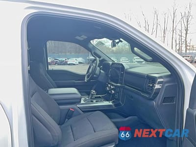 Piąte zdjęcie samochodu w środku: 2023 FORD F150 SUPERCREW VIN:1FTFW1ED0PFD09162 - miniatura