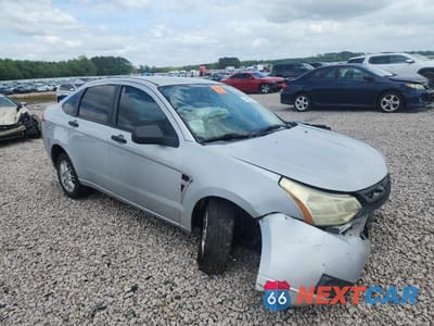 Czwarte zdjęcie samochodu z boku: 2008 FORD FOCUS SE VIN:1FAHP35N98W206789 - miniatura