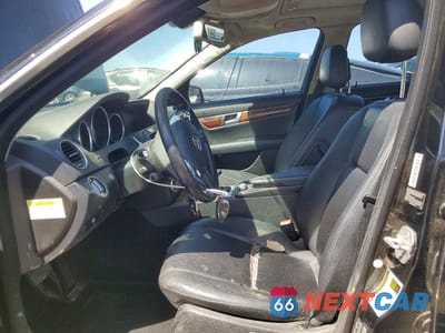 Zdjęcie 7 z 11 samochodu: 2014 MERCEDES-BENZ C 250 VIN:WDDGF4HB2ER316938 - miniatura