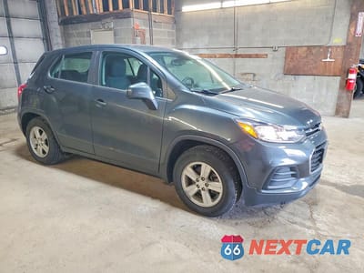Czwarte zdjęcie samochodu z boku: 2019 CHEVROLET TRAX LS VIN:3GNCJKSB2KL403270 - miniatura