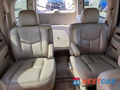Zdjęcie 10 z 13 samochodu: 2004 CADILLAC ESCALADE ESV VIN:3GYFK66N54G232437 - miniatura