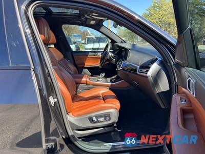 Piąte zdjęcie samochodu w środku: 2019 BMW X5 XDRIVE50I VIN:5UXJU2C55KLB15420 - miniatura