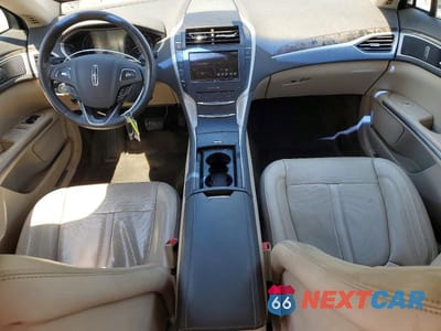 Zdjęcie 8 z 13 samochodu: 2016 LINCOLN MKZ VIN:3LN6L2G96GR624215 - miniatura