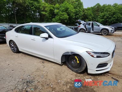 Czwarte zdjęcie samochodu z boku: 2018 VOLVO S90 T5 MOMENTUM VIN:LVY982AKXJP018079 - miniatura