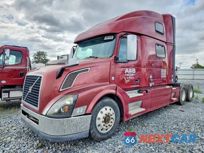 Drugie zdjęcie samochodu z przodu: 2015 VOLVO VNL SEMI TRUCK VIN:4V4NC9EJ4FN908552 - miniatura