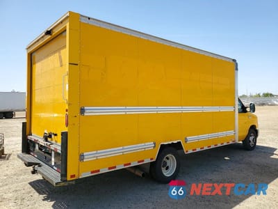 Trzecie zdjęcie samochodu z tyłu: 2022 FORD E350 BOX TRUCK VIN:1FDWE3FN4NDC11715 - miniatura