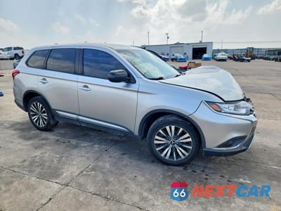Czwarte zdjęcie samochodu z boku: 2020 MITSUBISHI OUTLANDER SE VIN:JA4AZ3A37LZ026464 - miniatura