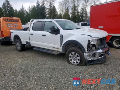Czwarte zdjęcie samochodu z boku: 2023 FORD F350 SUPER DUTY VIN:1FT8W3BT5PEC38451 - miniatura