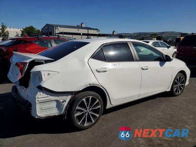Trzecie zdjęcie samochodu z tyłu: 2019 TOYOTA COROLLA SE VIN:5YFBURHE1KP867191 - miniatura