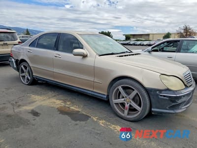 Czwarte zdjęcie samochodu z boku: 2001 MERCEDES-BENZ S 500 VIN:WDBNG75J41A152014 - miniatura