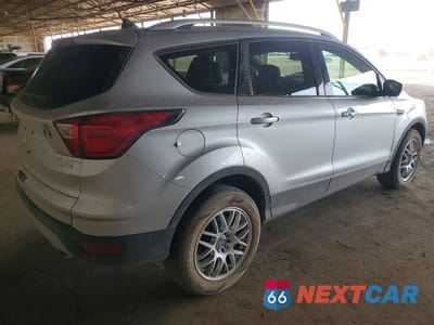 Trzecie zdjęcie samochodu z tyłu: 2019 FORD ESCAPE TITANIUM VIN:1FMCU0J97KUA35754 - miniatura