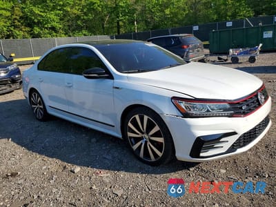 Czwarte zdjęcie samochodu z boku: 2018 VOLKSWAGEN PASSAT GT VIN:1VWJM7A34JC048706 - miniatura