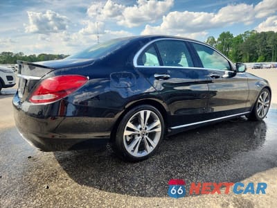 Trzecie zdjęcie samochodu z tyłu: 2018 MERCEDES-BENZ C 300 VIN:55SWF4JB3JU250589 - miniatura