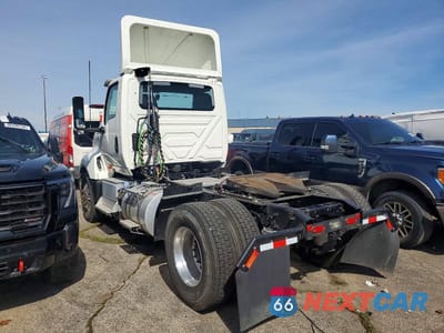 Trzecie zdjęcie samochodu z tyłu: 2023 INTERNATIONAL LT625 SEMI TRUCK VIN:3HSDYTZN0PN749366 - miniatura