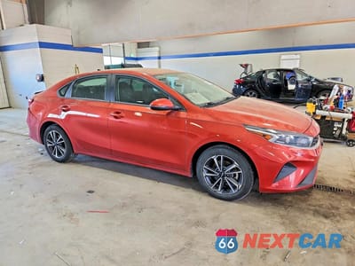 Czwarte zdjęcie samochodu z boku: 2024 KIA FORTE LXS VIN:3KPF24AD8RE716453 - miniatura