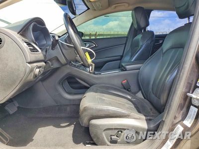 Zdjęcie 7 z 12 samochodu: 2016 CHRYSLER 200 C VIN:1C3CCCCB3GN135123 - miniatura