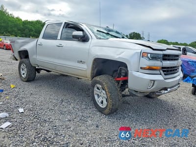 Czwarte zdjęcie samochodu z boku: 2018 CHEVROLET SILVERADO K1500 LT VIN:3GCUKREC2JG474354 - miniatura