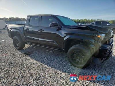 Czwarte zdjęcie samochodu z boku: 2026 TOYOTA TACOMA SR5 VIN:3TYKB5FN2TT031632 - miniatura