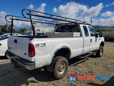 Trzecie zdjęcie samochodu z tyłu: 2001 FORD F250 SUPER DUTY VIN:1FTNX21F21EA55389 - miniatura