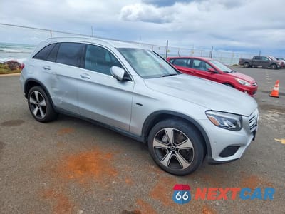 Czwarte zdjęcie samochodu z boku: 2019 MERCEDES-BENZ GLC 350E VIN:WDC0G5EB6KF494667 - miniatura