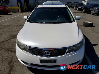 Piąte zdjęcie samochodu w środku: 2011 KIA FORTE EX VIN:KNAFU4A2XB5417649 - miniatura