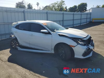 Czwarte zdjęcie samochodu z boku: 2018 HONDA CIVIC LX VIN:SHHFK7H21JU422590 - miniatura